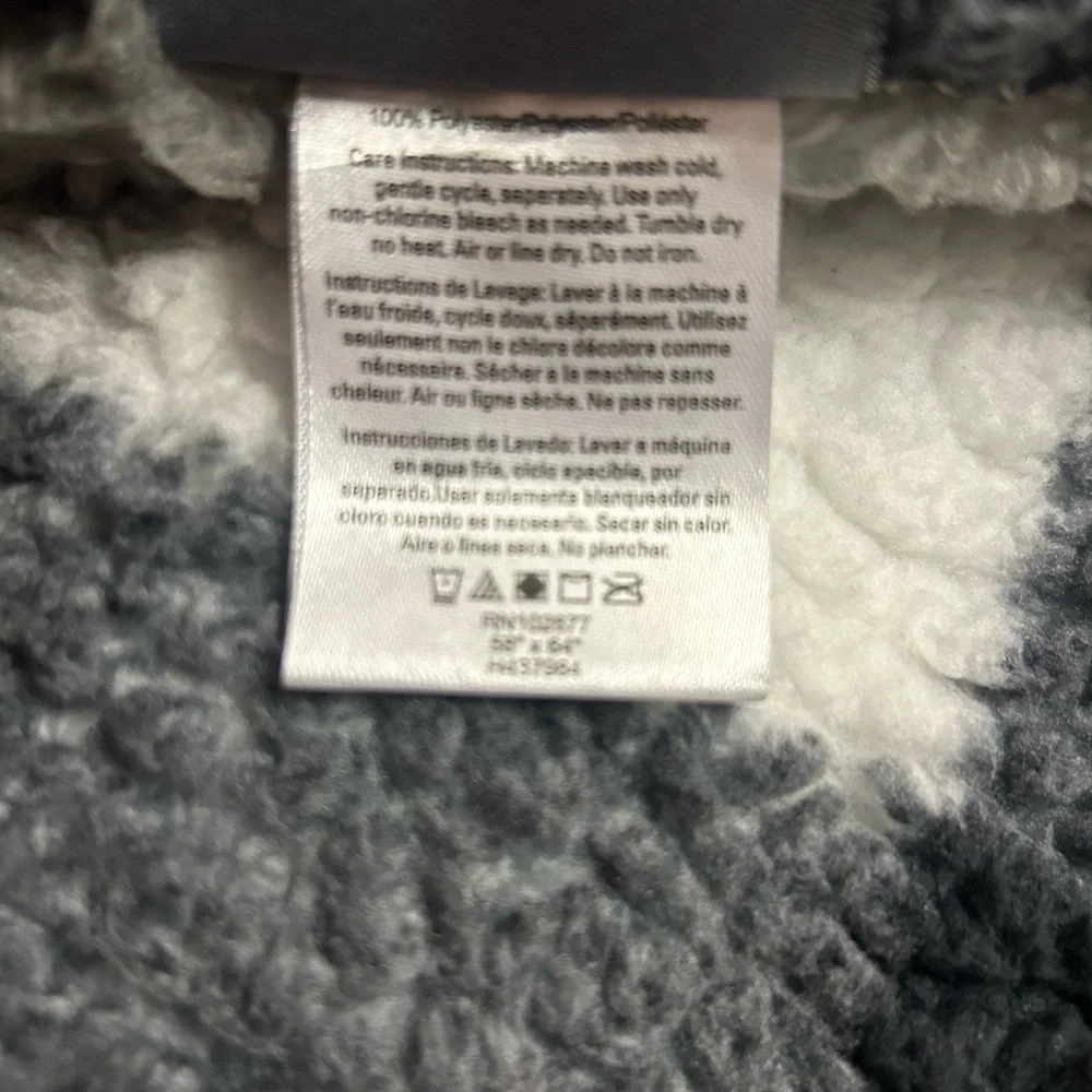 Berkshire Blanket & Home Co. Sherpa Buffalo Plaid Cape Wrap NWT - Picture 9 of 10